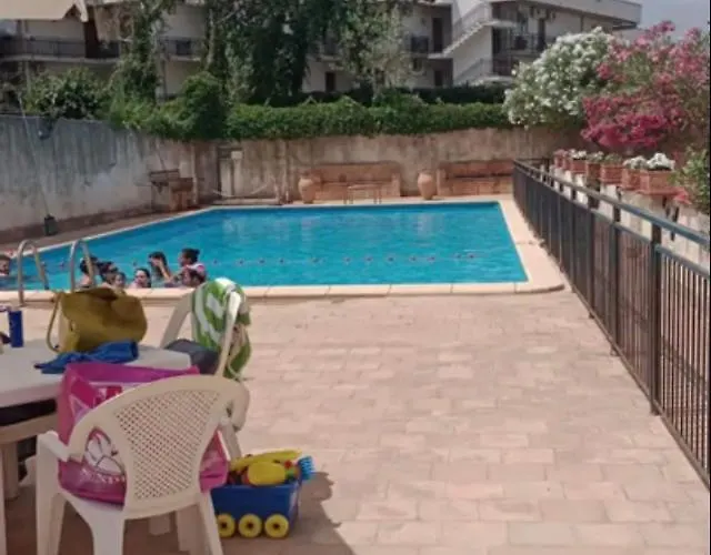 Emily 贾迪尼-纳克索斯